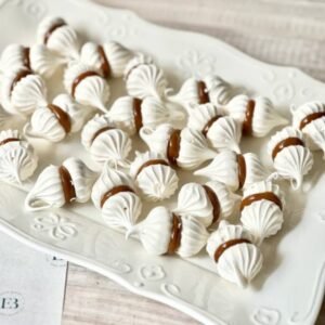 Merenguitos rellenos con Dulce de Leche / נשיקות מרנג עם ריבת חלב ☁️🍯