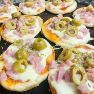 Pizzetas Artesanales en Israel | Mini Fugazzas para Eventos/ פיצות בוטיק בעבודת יד בישראל | מיני פוגאזה (בצל וגבינה) לאירועים