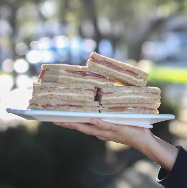 Sándwiches de Miga Clásicos / כריכי מיגה (כריכים מלחם דק) - 3 יחידות - Imagen 3