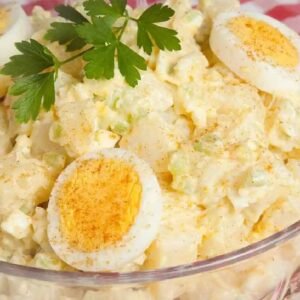 Ensalada Papas y Huevos / סלט תפוחי אדמה וביצים עם אפונה