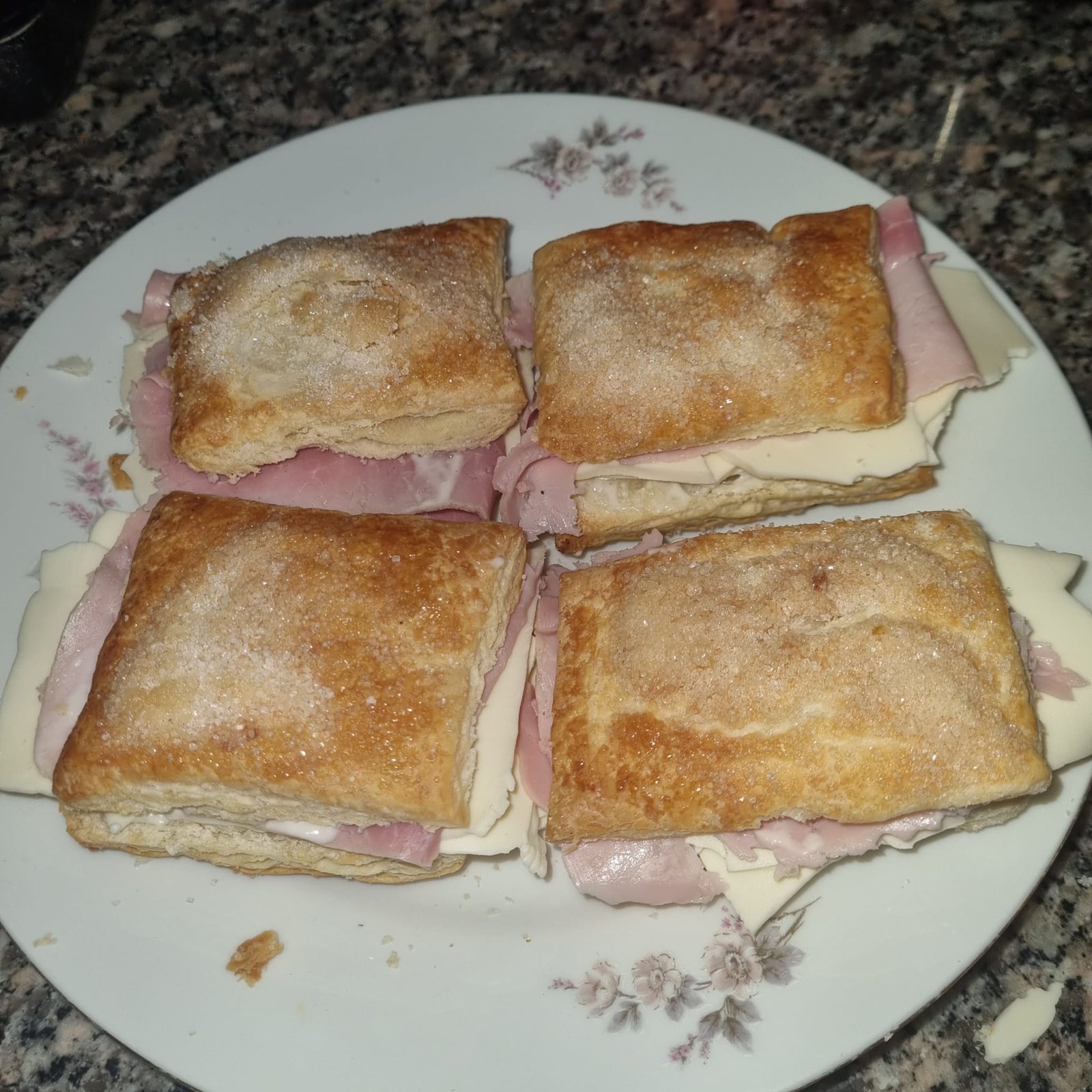 Fosforitos rellenos con Jamón y Queso / פוספוריטוס - נשיכות בצק עלים עם שינקין וגבינה - Imagen 2